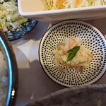 とんかつ 千寿 - 小鉢、おからでした