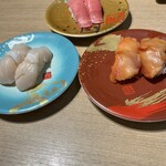 回転寿司 鮮 - ホタテ　赤貝