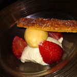 ＢＩＳＴＲＯ Ｂｏｎｎｅ－ｃｈｅｒｅ - ココナツのムースリーヌとイチゴのコンポート (Dinner)