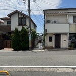 おいりぃ - 道路から路地に入るところ
