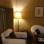 亀の井別荘 - リビングルーム