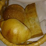 亀の井別荘 - パンは好みで数種類から