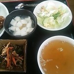 中華菜館 - サラダ・スープ・小鉢・杏仁豆腐☆