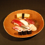 Sushi Katsu - にぎり７かんと巻物の一人前