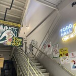 Giovanni's Shrimp - お店がある2階FOODHALLへ
