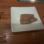 焼肉うしごろ - 網の鉄板で焼いたお肉・その5です。