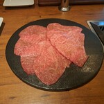 焼肉うしごろ - トモサンカクとリブ芯の盛り合わせです。