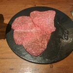 焼肉うしごろ - トモサンカクとリブ芯の盛り合わせの残り・その1です。