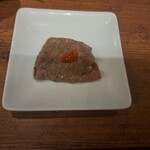 焼肉うしごろ - 網の鉄板で焼いたお肉・その2です。