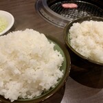 焼肉べこ六 昭島店 - 大ライスと中ライス