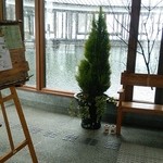 コネレテ - 泉ヴィレッジのエントランス。左手に行くと、『コネレテ』がある。