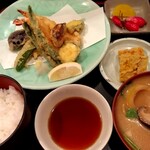 八乃屋 - 天ぷら定食　1000円は安い！