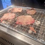 炭火焼肉 笑びす - 