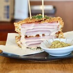 みんな仲よく アスゲンタイガー - デラ重ねハムカツ