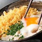 武蔵野うどん じんこ - 熱々釜玉うどん