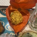 川梅 懐石・鮨 - 焼き八寸のほおずきの中。玉子の練りとなんだったかな