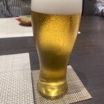 川梅 懐石・鮨 - 生ビール。写真ではわかりにくいですが、とても美しく注いでくださってました。もちろん美味しい！
