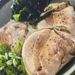 ヨコクラうどん - 鶏チャー葱炙油うどん