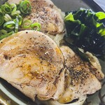 ヨコクラうどん - 鶏チャーに醤油と胡椒