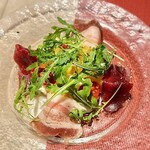 横浜馬車道 旬の肉料理イタリアン オステリア・アウストロ - 2024.6.  赤肉メロン クインシーメロンと水牛モッツァレラと2種生ハムのサラダ