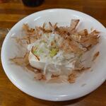 中央酒場 - 横須賀名物、からしを塗った湯豆腐半丁350円