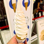 きのとや 新千歳空港店 - 極上牛乳ソフト（¥450）