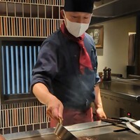 こくら - ランチ・鉄板焼ハンバーグセット 1,300円（税別）：シェフが目の前で焼いてくれます。