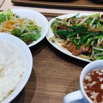 中華麺飯・飲茶 四川乃華 ICHI - ランチのニラレバ定食