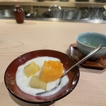 好し智 - 自家製杏仁豆腐にフルーツ