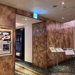 アーティスト カフェ - エレベーターロビーから店内入口