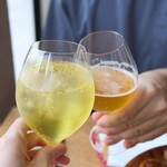 anchoa - 菊シロップのソーダ割りとスペイン産ビールで乾杯