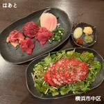 はあと - 馬刺し5種盛合わせMINI   トマトサラダ