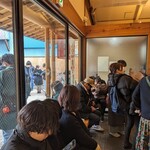 蓬来軒 - 開店からあふれるお客さん＠東京ならパニック