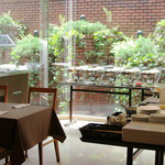 レストラン・ヴェルデュール - 大きなガラスがアイコンです