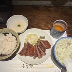 牛タン焼肉善治郎 - 料理写真: