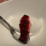 御堂筋 ロッヂ - デザートのアイスクリーム(ハンバーグステーキに含む)。ミルキー♪