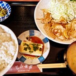 とん喜亭 - 料理写真:B.ランチ(ロースしょうが焼、ライス、味噌汁、お新香)