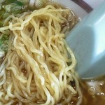道川ドライブイン - ホルモン入りラーメン　麺アップ