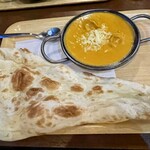 スパイス HUB - 日替りカレー（チーズチキンカレー）、ナン