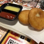 鳥貴族 - メガハイにいもチーズコロッケ。はー旨い。このジャンキーさがいいんですよね！笑。冷凍のいも餅のフライに合成で作られたバター。いかにも身体に悪そうですが旨いという。笑。