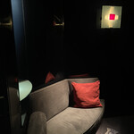 トゥールダルジャン - トイレ前ソファー