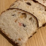 ブランジェリー ラ・フォンティヌ・ドゥ・ルルド - ブールフリュイ（カット）