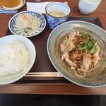 月泉 - 蒸し鶏〜四川ソースがけ〜　全体