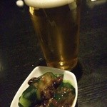 鎌倉 松原庵 - ビールとお通し(胡瓜としょうゆ豆)；2014年3月