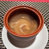 金香楼 - 【ヌーベルシノワ 吉祥】フカヒレ壷煮・牛ヒレ・魚など高級食材＋乾杯スパークリングワイン含む1ドリンク
                    フカヒレ・鮑・干貝柱の煮込み
