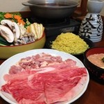Chanko Daigaku - ４～５名様様のお鍋のコース『ファミリー大岳鍋』。うどんかラーメンをお選び頂けます。締めの雑炊も付いております。