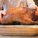 やまぐち - 入店前からずーーっとじっくり焼き続けた祇園ダック。焼き方がもう脱帽というか土下座したくなるスゴ技。