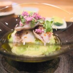 やまぐち - トリ貝を青いトマトソースの冷たいカッペリーニで。トリ貝の大きいこと、そして歯ごたえが今世紀ナンバーワン(笑)すごい！