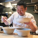 やまぐち - ウケて喜んでる。