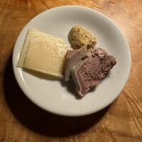 カルネジーオ イースト - 